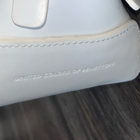 United Colors of Benetton White Leather  Shoulder Bag with Structured Design - Picture 6 of 7